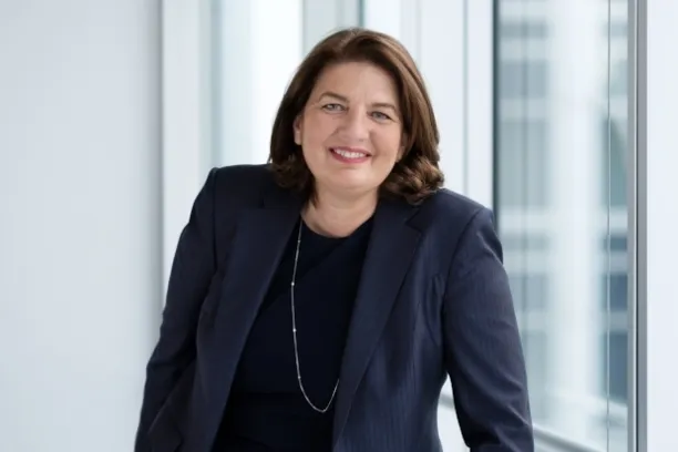 Valérie Baudson, Amundi: "Die Mobilisierung von Kapital ist entscheidend, um eine stärkere Beteiligung der Schwellenländer an der Energiewende zu ermöglichen. Zu diesem Zweck bietet Blended Finance eine einzigartige Gelegenheit, Kapital einzusetzen, das sowohl nachhaltige Wirkung als auch finanzielle Renditen erzielt."