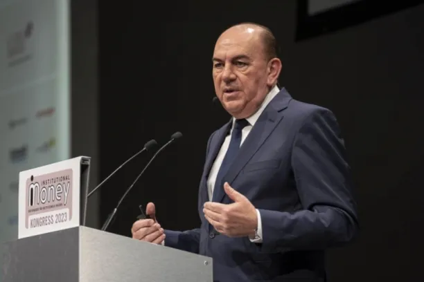 Prof. Axel Weber hielt am 14. Institutional Money Kongress in Frankfurt einen vielbeachteten Vortrag vor institutionellen Investoren.