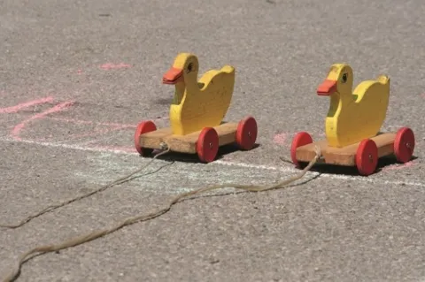 Der sentix Aktien Deutschland schlägt den DAX seit 2013 nach jährlichen Kosten von 1,10 Prozent um annualisierte 36 Basispunkte. Die Analyse zeigt, dass der Ansatz nicht von einigen wenigen geglückten Trades lebt, sondern bei der Betrachtung der monatlichen Überrenditen vor Kosten in der Mehrzahl der Fälle tatsächlich Alpha gegenüber dem DAX-ETF von Comstage generiert.