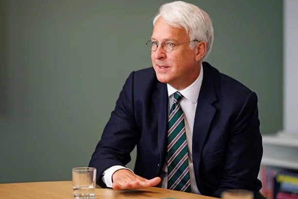 Dr. Georg von Wallwitz ist Gründer und geschäftsführender Gesellschafter von Eyb & Wallwitz. Er verantwortet den Flagschifffonds Phaidros Funds Balanced.