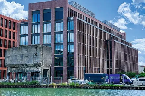 Die nach höchsten Nachhaltigkeitsstandards konzipierte Zentrale der ÄVWL liegt am Stadthafen in Münster.