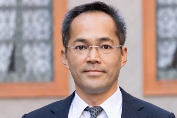 Stephen Li Jen geht davon aus, dass die US-Regierung auf einen schwächeren Dollar hinarbeitet. Die nächste Reservewährung scheint dabei schon vor der Tür zu stehen ...