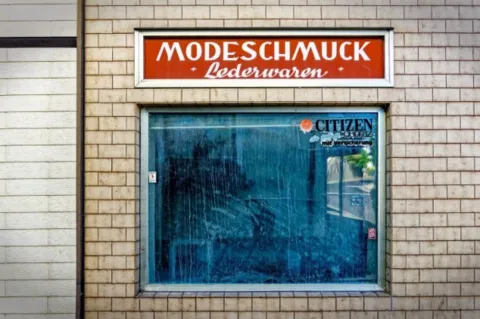 Ist das Schlimmste schon vorbei? Das fragen sich viele Investoren in Gewerbeimmobilien. Nach wie vor gibt es eine Lücke zwischen Angebotspreis und Kaufofferte.
Die Schwierigkeit: Jemand muss den Verlust hinnehmen und in seine Bilanz einbuchen. Einige sehen aber bereits wieder Kaufopportunitäten in einzelnen Segmenten.