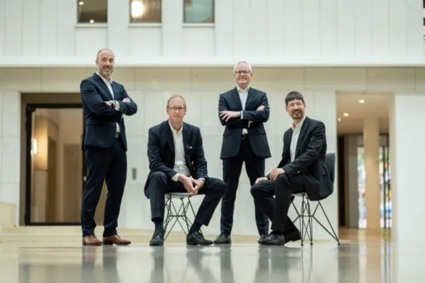 Die Geschäftsführer der EB-SIM (vlnr): Christoph Glatzel (COO), Dr. Oliver Pfeil (CIO), Michael Hepers (CCO) und Dr. Bernhard Graeber (Head of Alternative Assets)