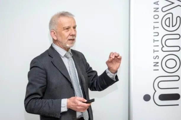 DJE-Kapitalmarktstratege Ulrich Kaffarnik sieht die geplanten Investitionen in KI als fixiert an. 