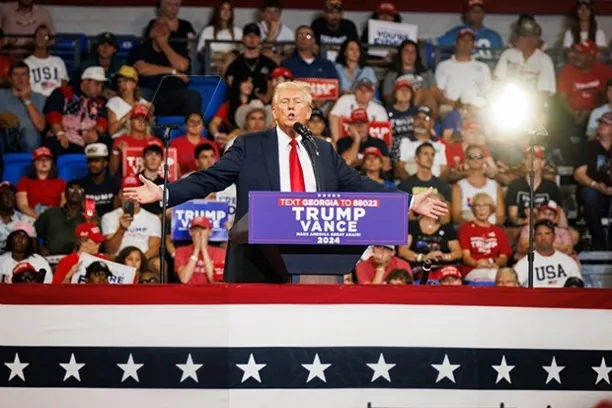 Donald Trump hat Ende Oktober die Nase knapp vorn
