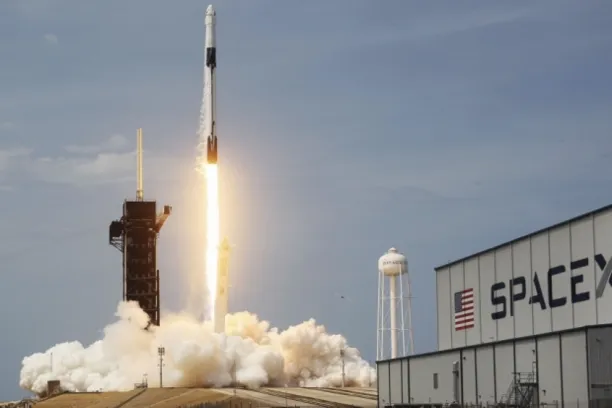 Raketenstart bei SpaceX