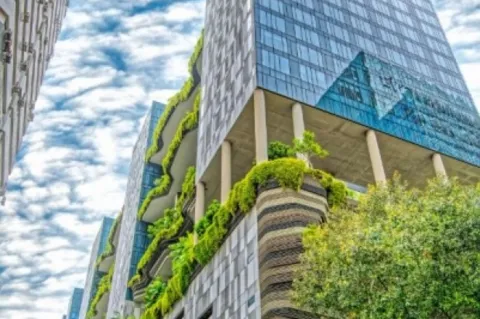 Der Teufel steckt auch bei der Ökologisierung der Immobilienwirtschaft im Detail. Nur wenn alle bestehenden Regelungen beim „grünen Umbau“ berücksichtigt werden, können die angestrebten Ziele erreicht werden.