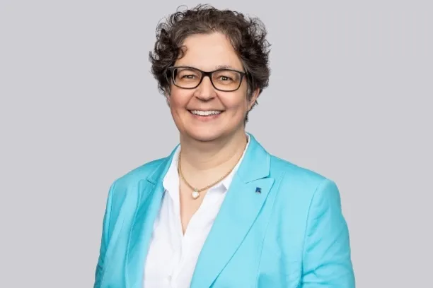 Susanna Adelhardt, Deutsche Aktuarvereinigung: "Gerade in Zeiten von Fachkräftemangel und digitaler Transformation liefert die Untersuchung wertvolle Erkenntnisse für Unternehmen, Nachwuchskräfte und die Politik."