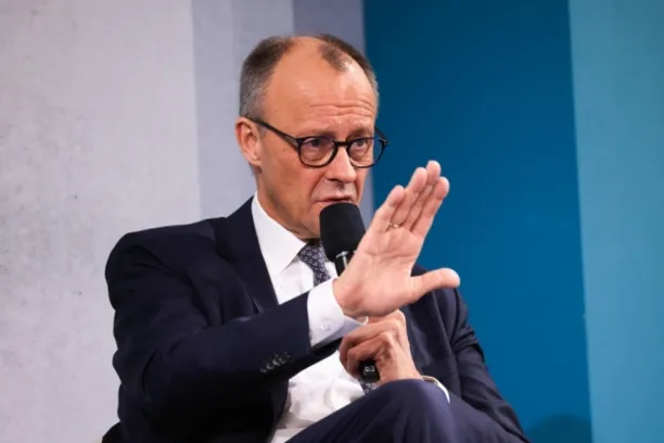Friedrich Merz, Bundeskanzler: "Wir erlauben uns, die Frage auch nach dem Geschäftsmodell zu stellen, denn die Commerzbank hat eine wichtige Rolle in der Mittelstandsfinanzierung, in der Außenhandelsfinanzierung für die Bundesrepublik Deutschland."