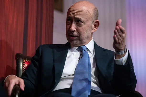 Lloyd Blankfein: "Die Analogie, die ich gerne verwende, ist, dass sich im Wald immer mehr trockenes Holz ansammelt, bis irgendwann ein Funke kommt. Doch je länger die Abstände zwischen den Funken sind, die das Feuer entzünden, desto mehr sammelt sich an."