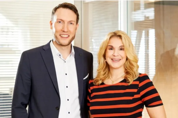 Acatus wurde im September 2016 von Dr. Marie Louise Seelig und Dr. Daniel Wigbers (Bild) gegründet und baut die erste digitale paneuropäische Debt Capital Markets-(DCM)-Plattform auf. Acatus wandelt Kredite und andere illiquide Vermögenswerte in depotfähige, fungible Wertpapiere in Form von Einzel-Verbriefungen über eine CSSF lizensierte Verbriefungsgesellschaft um.
