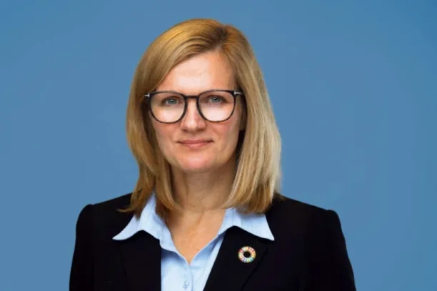 Stefanie Drews, Präsidentin und CEO von Amova AM: „Asien ist ein zentraler Schwerpunkt unseres globalen Wachstumsplans, und wir freuen uns sehr, AHAM Capital als konsolidierte Tochtergesellschaft willkommen zu heißen. Mit dem Abschluss dieser Transaktion stärken wir unsere Kompetenzen in Malaysia und Südostasien. Dies ermöglicht es uns, enger mit AHAM Capital zusammenzuarbeiten und gleichzeitig das Angebot unserer Produkte und Dienstleistungen weltweit kontinuierlich zu verbessern.“