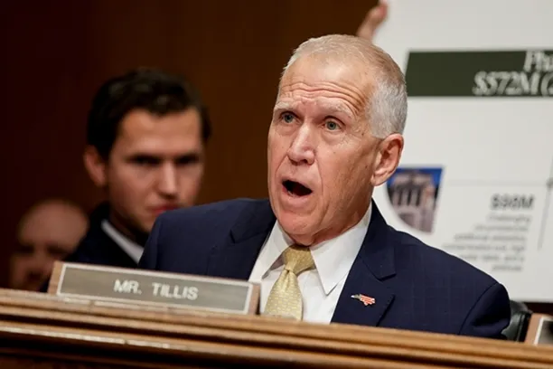 Thom Tillis, US-Senator: "Er ist ein herausragender Kandidat – und es ist an der Zeit, dass sich die Federal Reserve wieder voll auf ihre Aufgaben konzentriert."