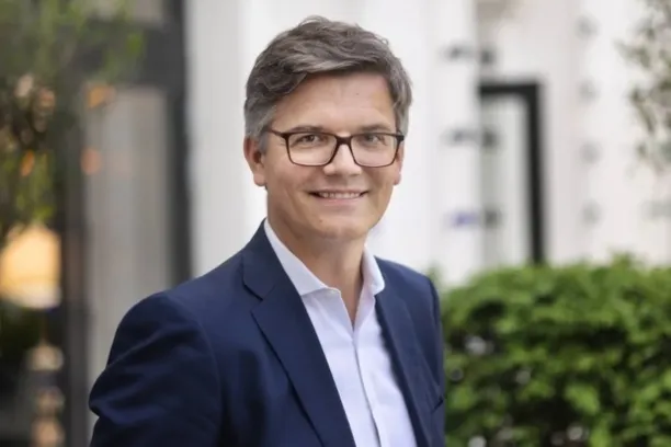 Vincent Denoiseux, Head of Product Research and Innovation bei iShares EMEA: "Da das makroökonomische Umfeld immer differenzierter wird, muss das Instrumentarium über die traditionellen Ländereinstufungen hinaus weiterentwickelt werden."