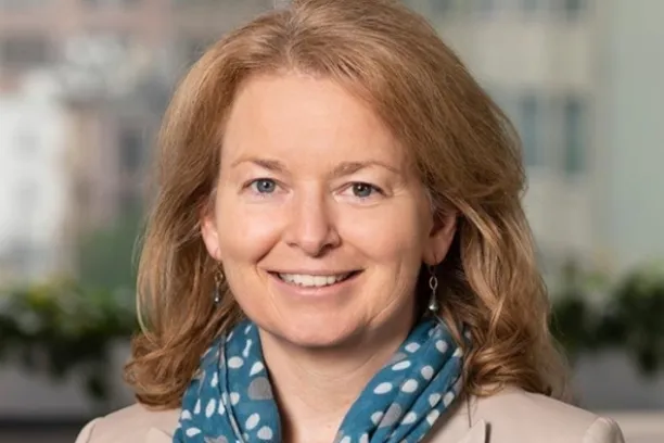 Katherine Renfrew, Nuveen: „Eine Allokation in Emerging-Market-Anleihen kann höhere Renditen ermöglichen, ohne dass Anleger so viel zusätzliches Risiko eingehen müssen, wie häufig angenommen wird.“