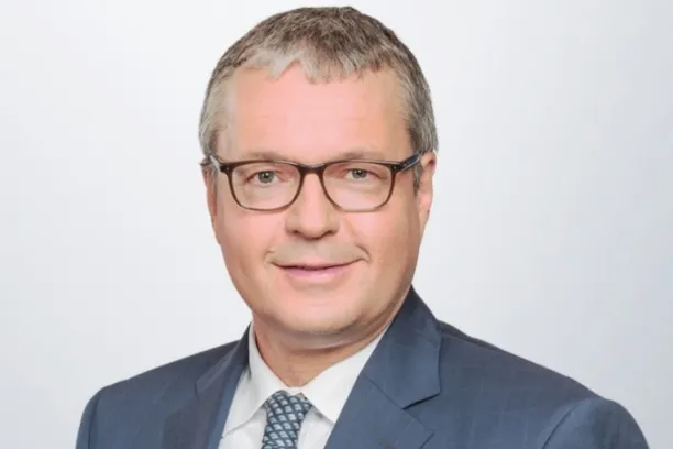 Marcus Kramer BayernLB: erste synthetische Portfolioverbriefung nach STS-Standard ...
