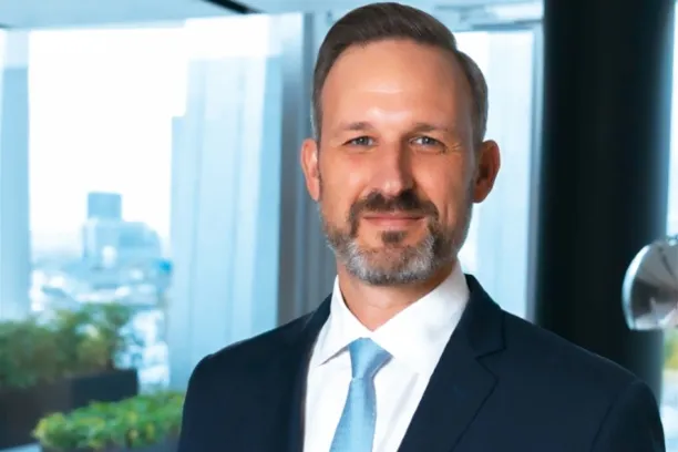 Greg Hirt, Allianz Global Investors: "Wir glauben weiterhin an die langfristige Geschichte der De-Dollarisierung und an eine langsame Abschwächung des Dollar, aber vielleicht müssen wir kurzfristig wieder zu einer neutraleren Position zurückkehren."