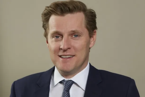 Gregor Kurth, Partner bei Igneo: "Unsere Investition in die Neumann Gruppe folgt der Strategie von Igneo, Partnerschaften mit hochwertigen Infrastrukturunternehmen einzugehen, die kritische Dienstleistungen erbringen und von langfristigen strukturellen Wachstumstrends profitieren können."