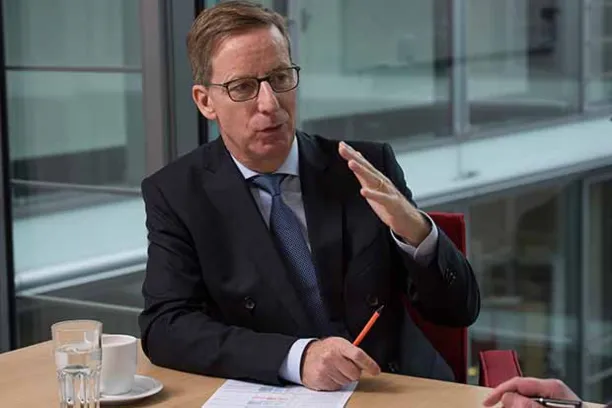 Man muss bei neuen Technologien nicht unbedingt das Rad neu erfinden, glaubt Michael Hüther vom Institut der deutschen Wirtschaft.