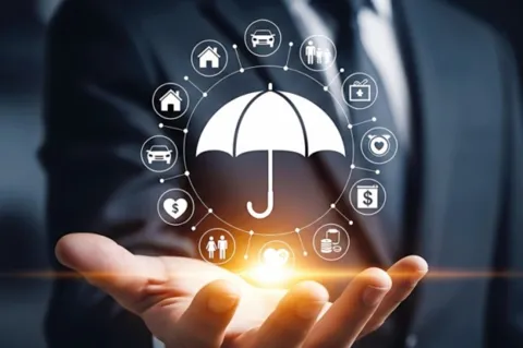 Family Offices verfolgen in der Regel eine Anlagepolitik der ruhigen Hand und lassen sich von drohenden Risiken nur bedingt in ihrer langfristig ausgerichteten strategischen Asset Allocation beeinflussen. Bei guten Investmentgelegenheiten zeigen sich Family Offices aber durchaus flexibel und kaufen zu.