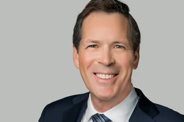 George Bory, Allspring Global Investments: "Die Fed dürfte sich weiterhin auf ihr traditionelles geldpolitisches Mandat konzentrieren und die kurzen Zinsen nutzen, um das kurze Ende der Zinsstrukturkurve zu stabilisieren. Währenddessen dürfte ein energischeres Finanzministerium mehr Verantwortung für die Bewältigung der technischen und marktbezogenen Dynamiken übernehmen, welche die längerfristigen Renditen beeinflussen."