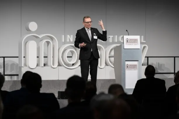 Prof. James A. Robinson hielt die Eröffnungsrede am 17. Institutional Money Kongress in Frankfurt 