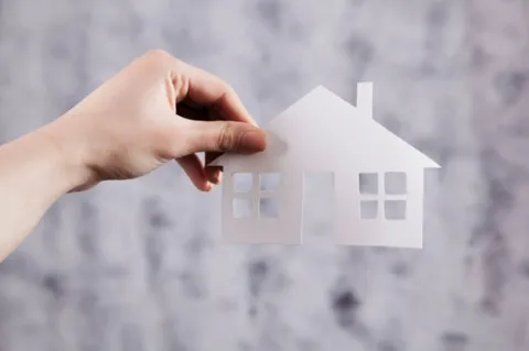 Die Immobilien werden bei Estating verbrieft. Pro Objekt gibt es ein Wertpapier mit einer ISIN-Nummer. „Wir sind die bessere Alternative zur Direktanlage in Einzelimmobilien“, sagen die Gründer. Ob das so ist, wird sich zeigen