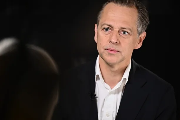 Huw van Steenis, Apollo Global Management: "Deutschland beginnt damit, einen regelmäßigen institutionellen Kapitalstrom aufzubauen, der die deutschen Kapitalmärkte vertiefen wird."