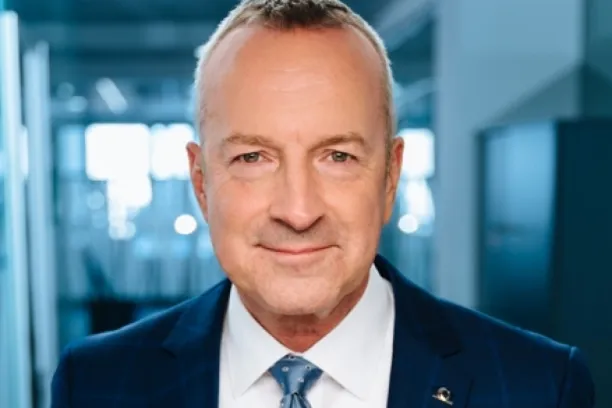 Thomas Erdmann, Geschäftsführer von UNIQA Real Estate Management: "Nach der Marktkorrektur der vergangenen Jahre sehen wir gerade bei hochwertigen Büroimmobilien in zentralen Lagen in Österreich, Polen und Tschechien wieder interessante Einstiegsmöglichkeiten. Denn die Anfangsrenditen sind in diesen Märkten im Vergleich zum Preis-Peak um bis zu 250 Basispunkte gestiegen."