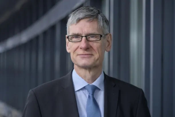 Dr. Wolfram Gerdes ist als Vorstand in Personalunion verantwortlich für die Kapitalanlagen und Finanzen der Kirchlichen Zusatzversorgungskasse Rheinland-Westfalen (KZVK) sowie der Versorgungskasse VKPB.