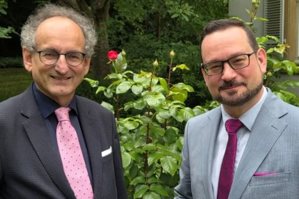 Die Deutsche Bundesstiftung Umwelt (DBU) hat erstmals seit Gründung vor mehr als 30 Jahren ein Stiftungskapital von drei Milliarden Euro erreicht, berichteten DBU-Finanzchef Michael Dittrich (links) und DBU-Generalsekretär Alexander Bonde zum Jahresbericht 2025.