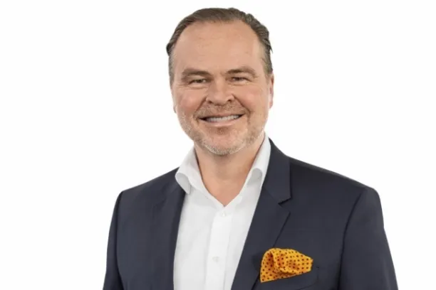 Clemens Schuerhoff, Kommalpha