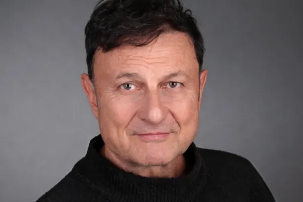 Stefan Fröhlich, seines Zeichens geopolitischer Analytiker der Nation, wird auf dem Institutional Money Kongress 2025 eine Einordnung der aktuellen Weltenlage und Deutschlands Position darin, vornehmen.
