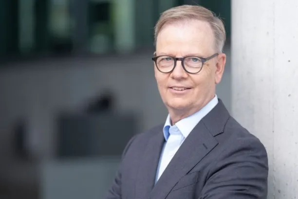 Man brauche eine einfachere Regulierung und schnellere Prozesse, so eine Forderung von Heiner Herkenhoff, Hauptgeschäftsführer des Bankenverbandes, an die SIU. 