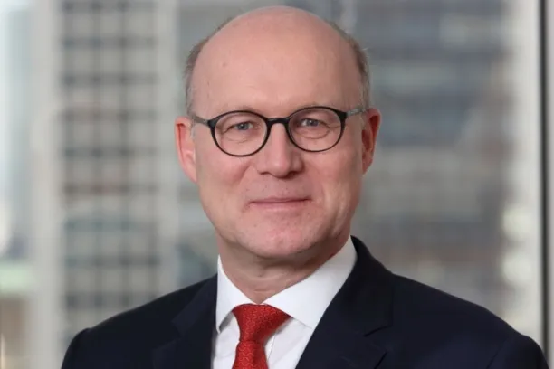 Andreas Kalusche, CEO von Prime Capital: „Wir freuen uns, dass wir in einem herausfordernden Markt- und Fundraising-Umfeld nach nur wenigen Monaten ein erfolgreiches First Closing erreicht haben und sehen uns darin bestätigt, dass der Prime Real Estate European Debt Fund ein attraktives Investment für institutionelle Investoren ist.“