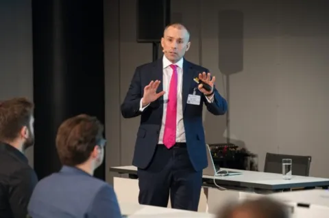 Private Markets waren eines der vielen Themen, die am letzten Institutional Money Kongress in Frankfurt ausführlich beleuchtet und diskutiert wurden. Beispielsweise in ­einem Workshop und einem Gruppengespräch, die beide von David Hedalen, Head of Private Markets Research bei Aviva Investors, geleitet wurden.