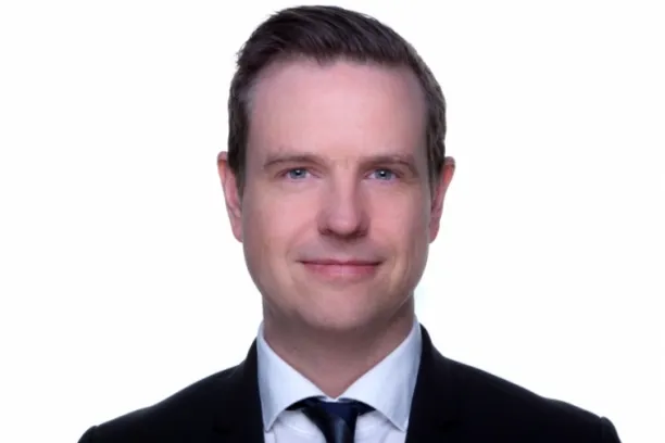 Mark Holz ist seit Oktober 2022 Head of Research des unabhängigen Transaktionsberatungsunternehmen Lübke Kelber und erstellt dort unter anderem Publikationen wie das jährliche Rendite-Risiko-Ranking. Zuvor war er unter anderem bei der Corestate Capital Group und BNP Paribas REIM tätig. Er hat mehrere Immobilienzyklen gesehen und detailliert analysiert.