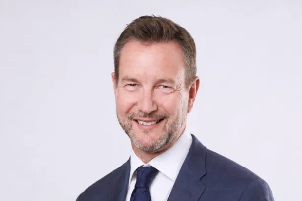 Graham Stock, Emerging Market Senior Sovereign Strategist bei RBC BlueBay Asset Management: "Der Vergleich brasilianischer zu US-Anleihen läuft letztlich auf die Frage hinaus, wieviel Vertrauen Anleger in die beiden Emittenten haben."