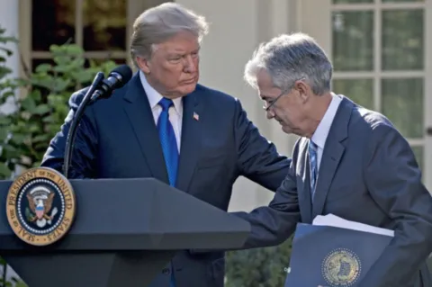 Wie unabhängig wird der neue Präsident der Federal Reserve Jerome H. Powell agieren? Geht es nach der Körpersprache, eher nicht so sehr, was wiederum, so der neueste Stand der Forschung, Auswirkungen auf die Teuerungsrate des Landes haben könnte.