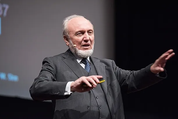 Hans-Werner Sinn: "Es ist Zeit für die Vereinigten Staaten von Europa. Die Nachteile eines solchen Schrittes sind mir bekannt. Aber wir haben keine andere Wahl."