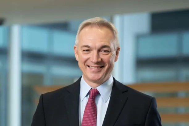 Guy Henriques, Capital Group: "Capital Group KKR Global Multi-Sector+ ist eine umfassende Credit-Lösung, die zwischen traditionellen Anleihefonds und alternativen Investments angesiedelt ist und das Potenzial für höhere Renditen, geringere Volatilität und eine stärkere Diversifikation bietet."