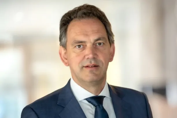 Frank Meijer, Head of Alternative Fixed Income & Structured Finance bei Aegon AM: "Wir halten das Chance-Risiko-Profil europäischer CLOs für äußerst attraktiv und sind überzeugt, dass die variabel verzinsliche Struktur von CLOs in Zeiten möglicher Zinsvolatilität besonders interessant ist."