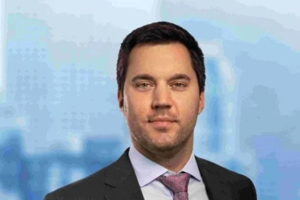 Aaron Socker von William Blair sieht Chancen durch den KI-Investitionszyklus dort, wo der Ausbau an physische Grenzen stößt und Unternehmen verteidigbare Wettewerbsvorteile haben. 