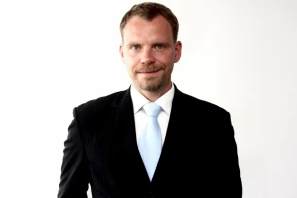 Maik Komoss, Vates Invest