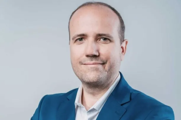 Tobias Moser, MR Corporate Solutions