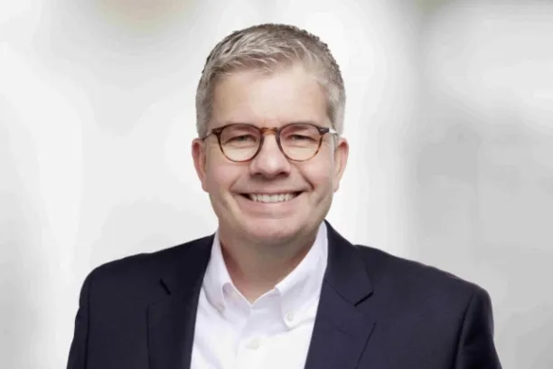 Kurt Jovy, Head of Real Estate bei Universal Investment: "Auch wenn das Marktumfeld zuletzt herausfordernd war: Immobilien haben sich über Jahrzehnte hinweg als sinnvoller Portfoliobaustein bewährt. Das fällt bei Investoren deutlich stärker ins Gewicht als vergleichsweise kurzzeitige Entwicklungen."