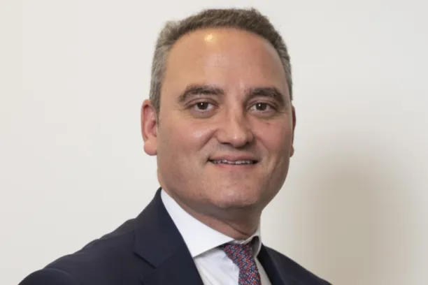 Ignacio De La Maza, Janus Henderson Investors: "Kunden suchen zunehmend nach neuen Möglichkeiten, ihre Portfolios zu diversifizieren und sich gegen Inflation abzusichern. JREAL soll in Zeiten erhöhter Inflation, geopolitischer Spannungen, Versorgungsengpässen und extremer Wetterereignisse, die in der Vergangenheit die Rohstoffmärkte beeinflusst haben, für Widerstandsfähigkeit sorgen."