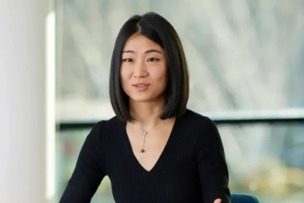 Qian Zhang, Bailie Gifford: "Viele EM-Länder haben seit der Pandemie eine orthodoxere Politik verfolgt - sie haben kein unkontrolliertes Geld gedruckt wie der Westen. Daher sind sie aus Sicht der Inflation, der Zinssätze und der Devisenreserven widerstandsfähiger als früher."
 