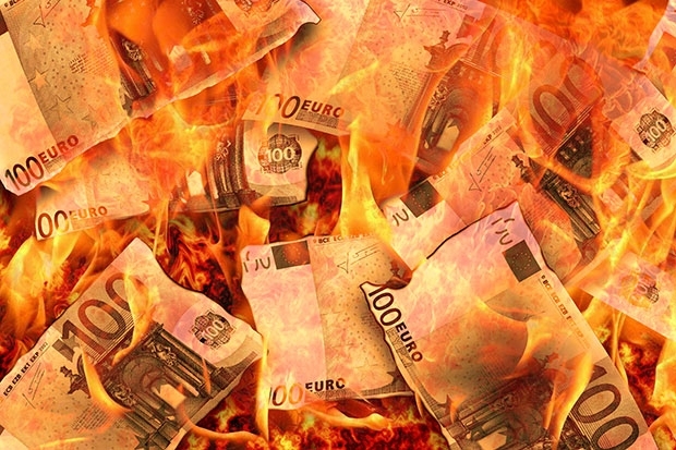 Feuer, brennendes Geld